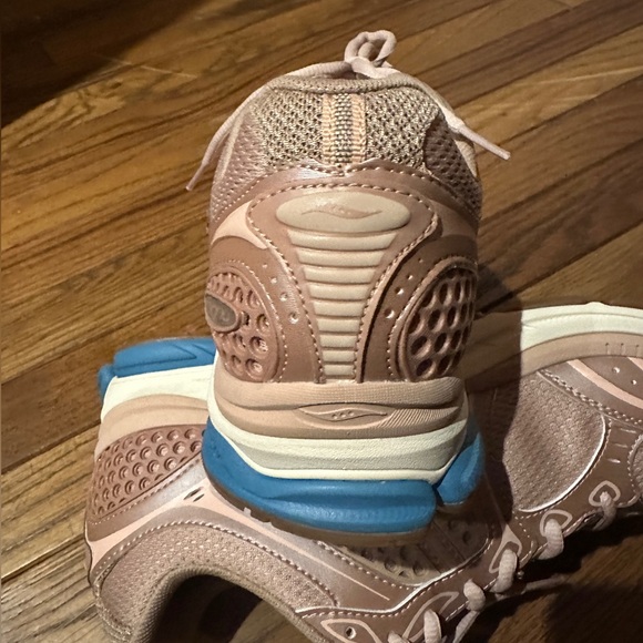 Saucony ProGrid Triumph 4 - *NEW* - Men’s size 11 - Picture 7 of 8